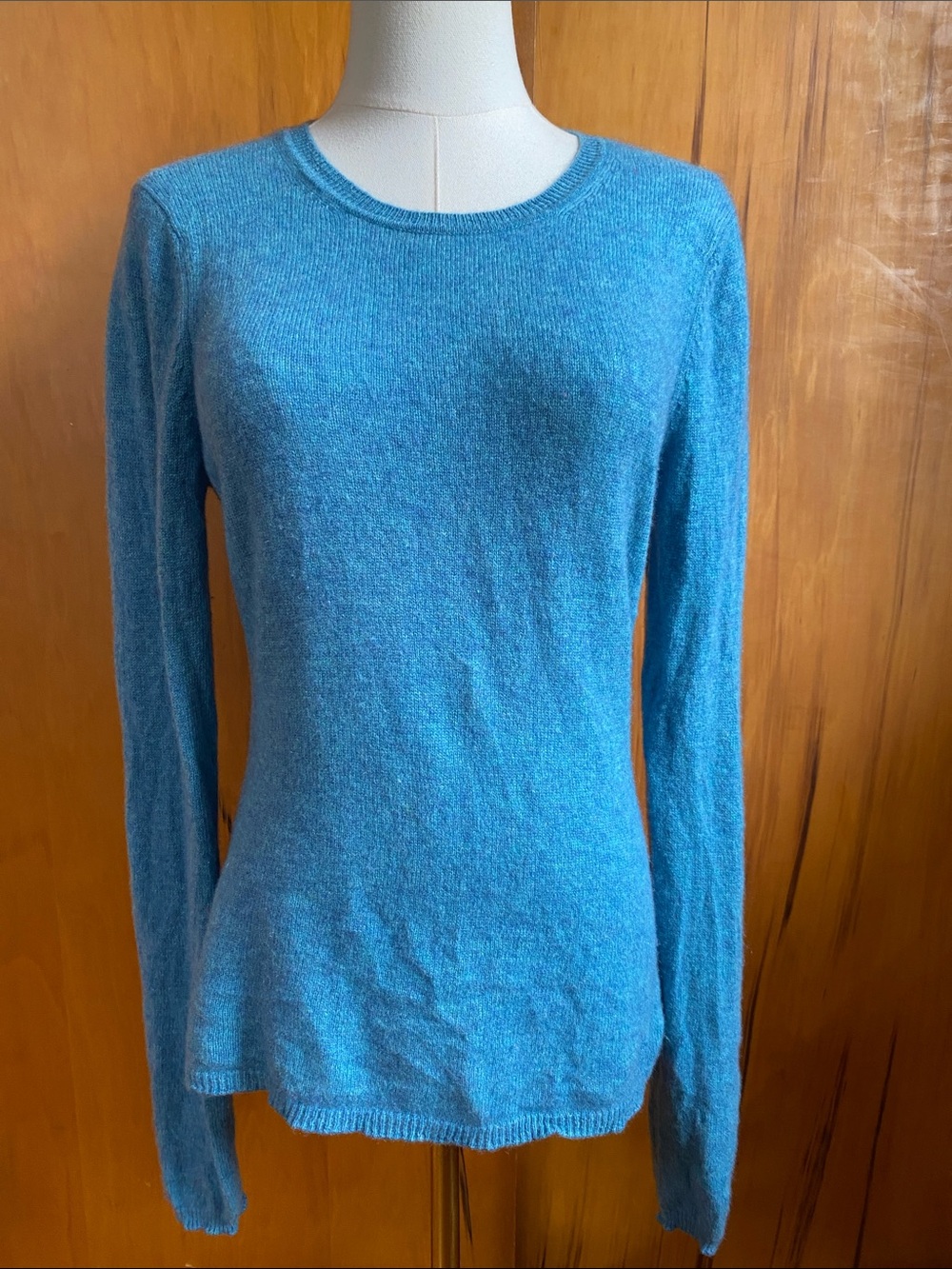Ellen Tracy Blue 100% Cashmere Sweater Long Sleeve Crewneck Top Fall Knit Preppy